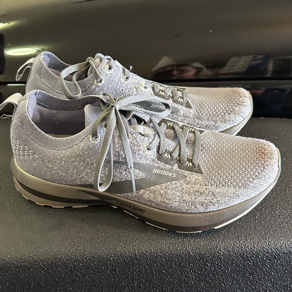 Brooks women running tennis shoes